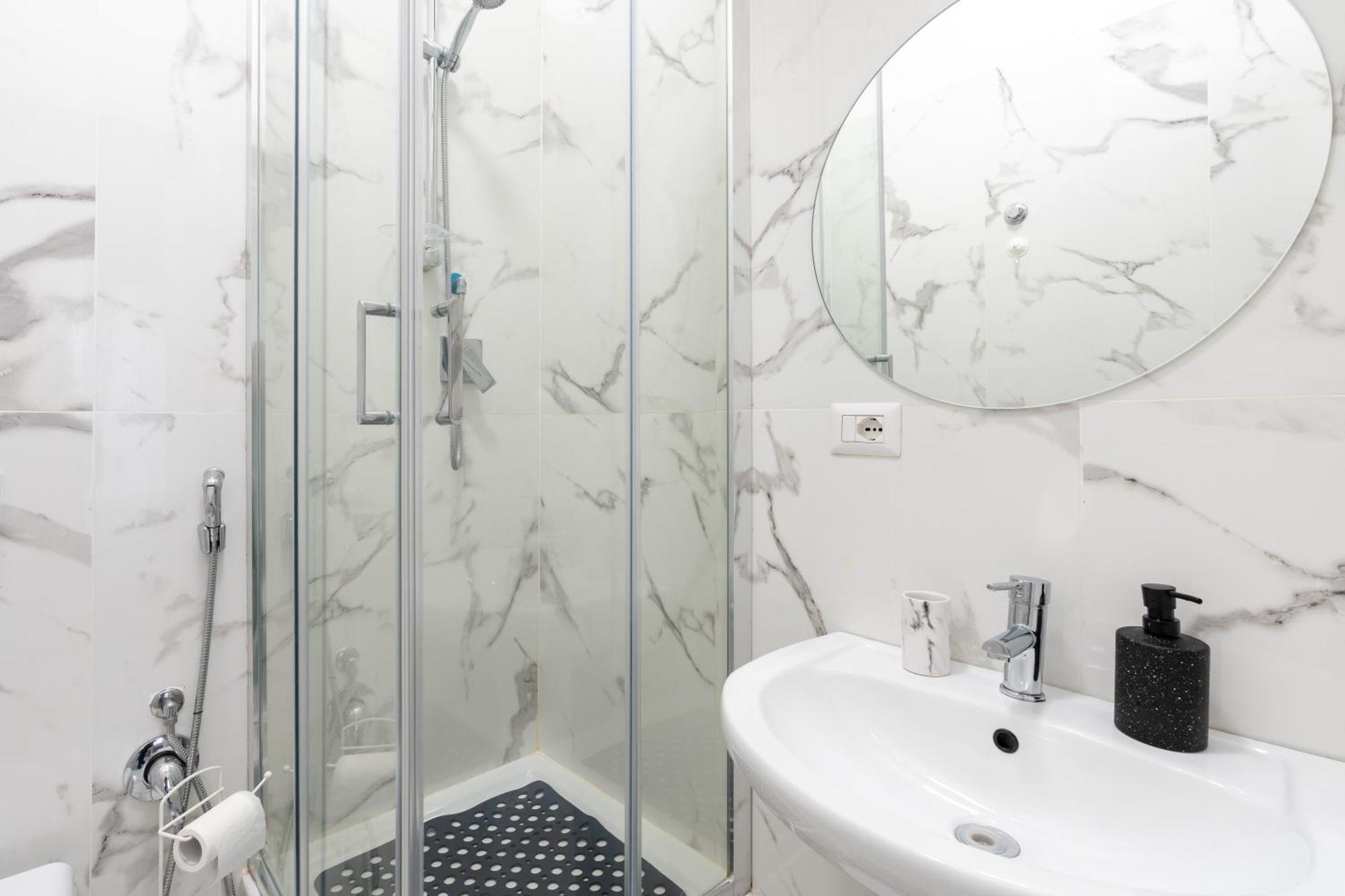 Amazing Apartment Near To Colosseo And Subway Rome Exterior photo